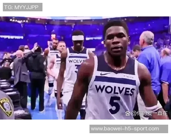 爱德华兹状态低迷半场14投仅中3三分球表现不佳仅得14分