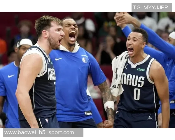 雷霆三分如虹狄龙替补席无奈神情引发网友热议